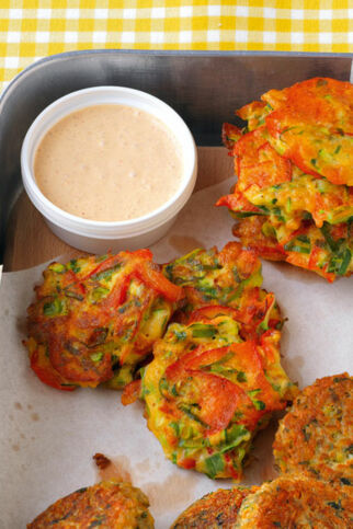 Zucchini-Paprika-Puffer Zucchini-Paprika-Puffer