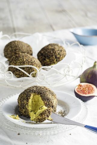 Gereifter Pfeffer-Mandel-Käse Gereifter Pfeffer-Mandel-Käse