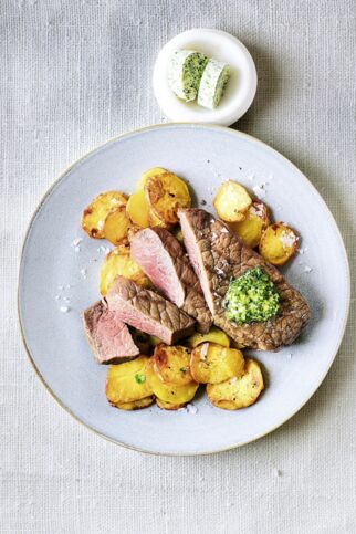 Rumpsteak mit Bratkartoffeln und Kräuterbutter