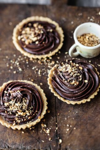 Tartes mit Nugat & Nusskrokant Tartes mit Nugat & Nusskrokant