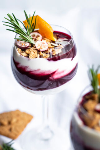 Glühwein-Trifle mit Spekulatius Glühwein-Trifle mit Spekulatius