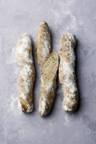 Kleine Vollkornbaguettes Kleine Vollkornbaguettes