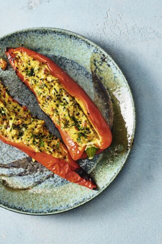 Paprika mit Gemüse-Käse-Füllung Paprika mit Gemüse-Käse-Füllung