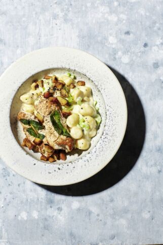 Sellerie-Gnocchi mit Salbei-Putenschnitzel Sellerie-Gnocchi mit Salbei-Putenschnitzel