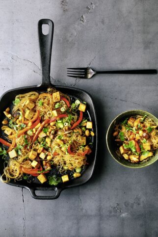 Glasnudelpfanne mit Ingwer-Limetten-Tofu Glasnudelpfanne mit Ingwer-Limetten-Tofu