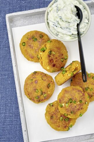 Couscous-Erbsen-Puffer mit Zaziki Couscous-Erbsen-Puffer mit Zaziki