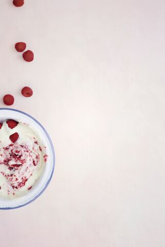 Dinkelgrießbrei mit Himbeeren