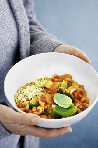 Minestrone mit Pinienkern-Parmesan Minestrone mit Pinienkern-Parmesan