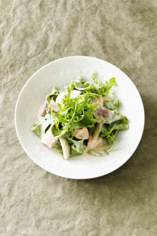 Grüne Bandnudeln mit Lachs-Sahne-Sauce