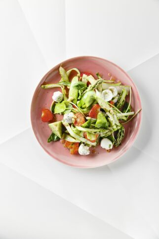 Caprese mit Spargel 
und Erdbeeren