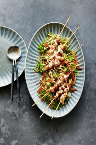 Fisch-Saté mit lauwarmem Glasnudel-Salat Fisch-Saté mit lauwarmem Glasnudel-Salat