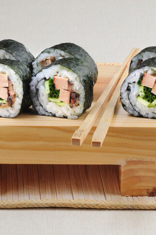 Futo-Maki mit Pilzen und Räuchertofu Futo-Maki mit Pilzen und Räuchertofu