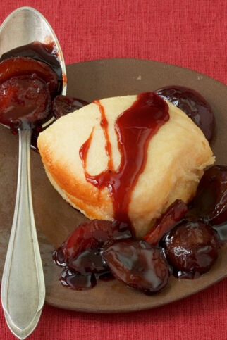 Dampfnudeln mit Zwetschgenkompott Dampfnudeln mit Zwetschgenkompott