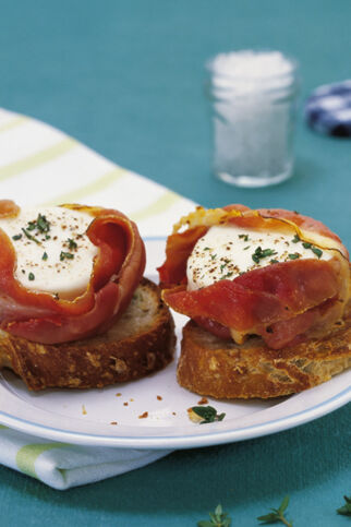 Gebackener Ziegenkäse auf Nussbrot Gebackener Ziegenkäse auf Nussbrot