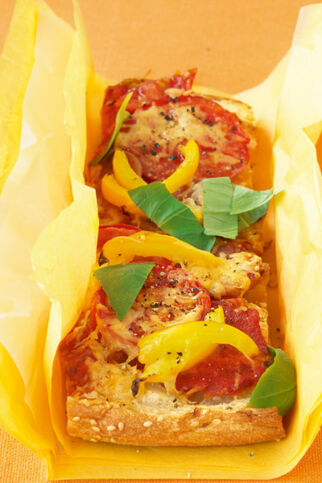 Fladenbrot-Pizza mit Salami