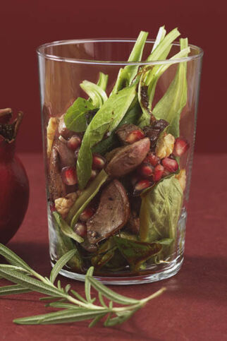 Schichtsalat mit Hühnerleber und Granatapfel Schichtsalat mit Hühnerleber und Granatapfel