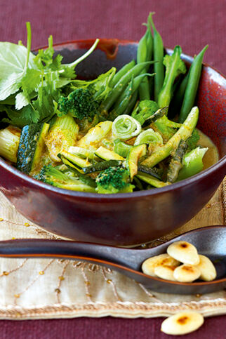 Grünes Gemüsecurry mit Brokkoli Grünes Gemüsecurry mit Brokkoli