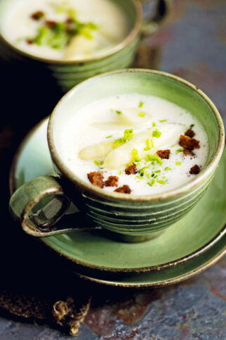Spargelcremesuppe mit Geröstetem Vollkornbrot