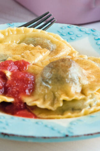 Mohnravioli mit Pflaumensauce Mohnravioli mit Pflaumensauce