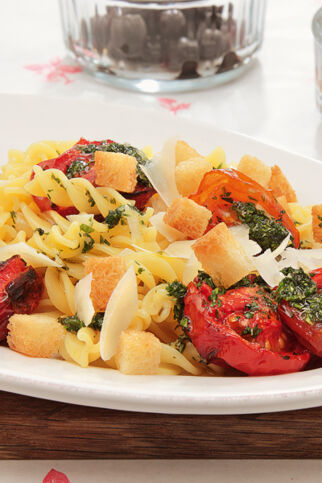 Nudelsalat mit Ofentomaten