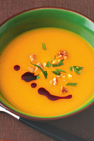 Kürbissuppe mit Bärlauch und Kürbiskernöl Kürbissuppe mit Bärlauch und Kürbiskernöl