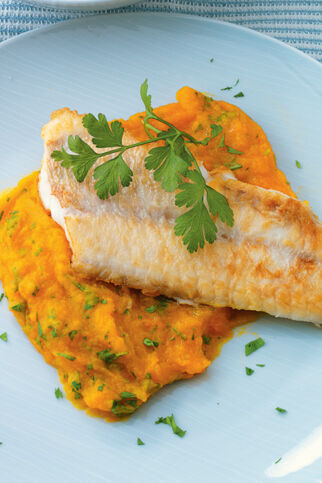 Rotbarschfilet auf Möhren-Kartoffel-Püree