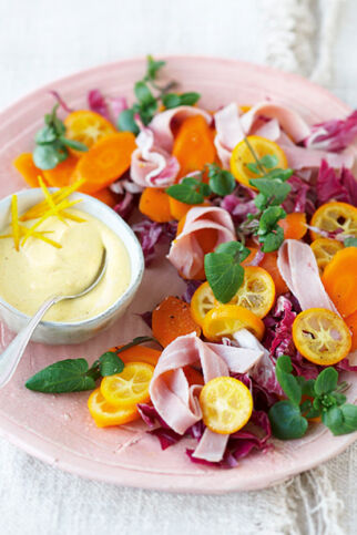 Radicchio mit Kumquat-Möhren und Safran-Frischkäse-Dip Radicchio mit Kumquat-Möhren und Safran-Frischkäse-Dip
