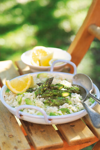 Grüner Spargelrisotto mit Kräutern Grüner Spargelrisotto mit Kräutern