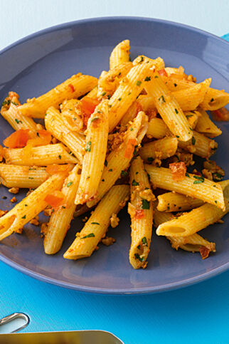 Nudeln mit Walnuss-Tomaten-Pesto