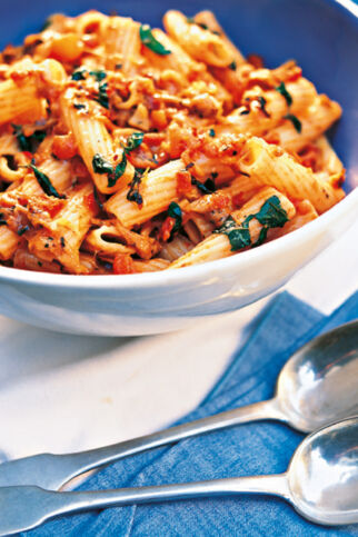 Rigatoni mit Tomaten und Mozzarella