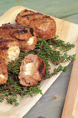 Hacksteaks mit Schafskäse Hacksteaks mit Schafskäse