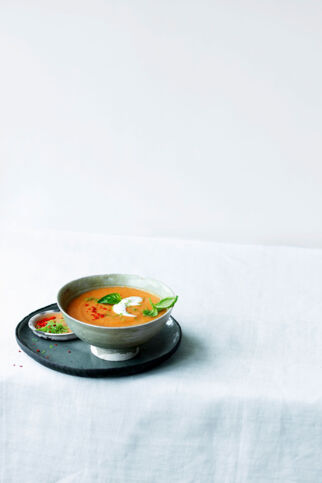 Rote Linsensuppe mit getrockneten Tomaten Rote Linsensuppe mit getrockneten Tomaten