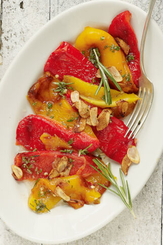 Paprika-Carpaccio mit frittiertem Knoblauch