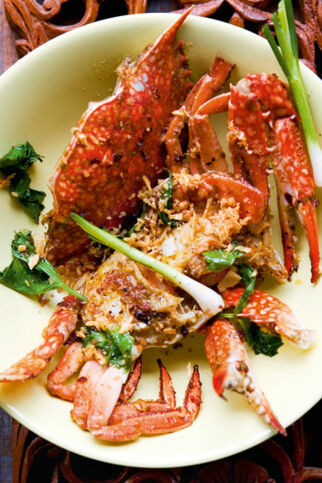 Krebse mit indischem Currypulver (Bpuh Phong Carri) Krebse mit indischem Currypulver (Bpuh Phong Carri)