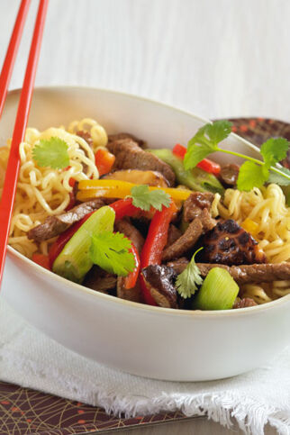 Wok-Nudeln mit Rindfleisch Wok-Nudeln mit Rindfleisch