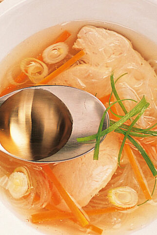 Hühnersuppe mit Zitronengras