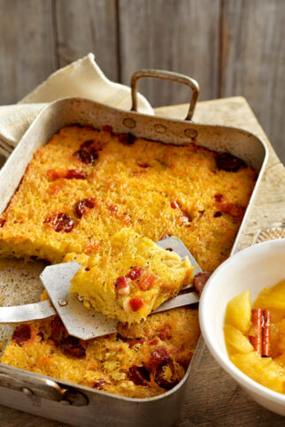 Kartoffel-Wurst-Auflauf mit Apfelkompott Kartoffel-Wurst-Auflauf mit Apfelkompott