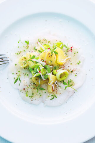 Seeteufelcarpaccio mit Kartoffel-Lauch-Gemüse Seeteufelcarpaccio mit Kartoffel-Lauch-Gemüse
