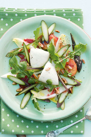 Schinkenmousse mit Spargel, Pflaumen und Rucola Schinkenmousse mit Spargel, Pflaumen und Rucola
