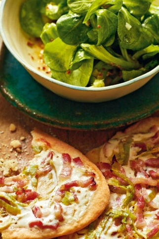 Feldsalat mit Mini-Flammkuchen Feldsalat mit Mini-Flammkuchen