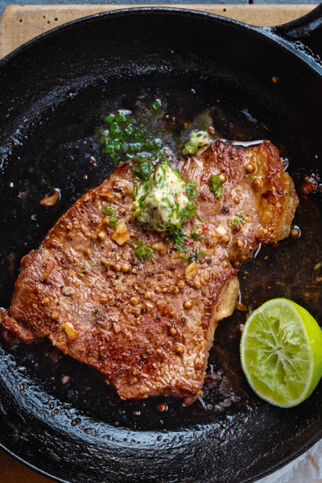 Knoblauch-Hüftsteaks mit Kräuter-Limetten-Butter Knoblauch-Hüftsteaks mit Kräuter-Limetten-Butter
