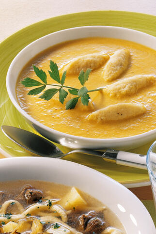 Karottensuppe mit Knöpfle Karottensuppe mit Knöpfle