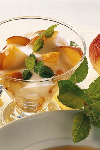Pfirsiche mit Weinschaumcreme