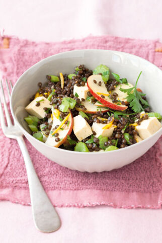 Belugalinsensalat mit Staudensellerie und Tofu Belugalinsensalat mit Staudensellerie und Tofu