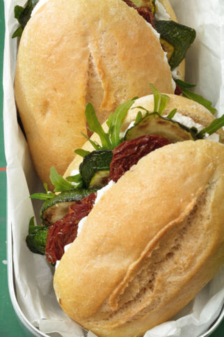 Zucchini-Baguette mit Ziegenfrischkäse Zucchini-Baguette mit Ziegenfrischkäse