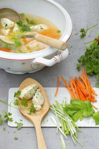 Sommer-Gemüsebrühe Sommer-Gemüsebrühe