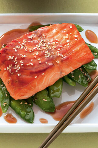 Terriyaki-Lachs mit Sesam-Zuckerschoten Terriyaki-Lachs mit Sesam-Zuckerschoten