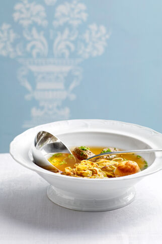 Hochzeitssuppn mit dreierlei drin Hochzeitssuppn mit dreierlei drin