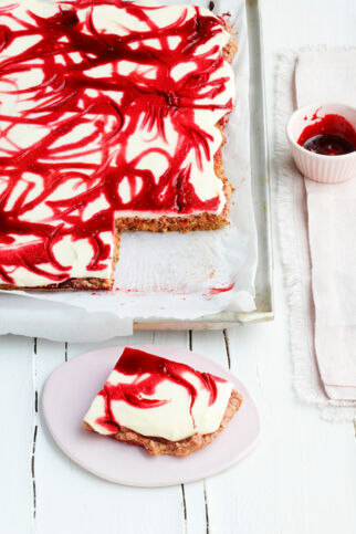 Rote-Bete-Kuchen mit Schmand Rote-Bete-Kuchen mit Schmand