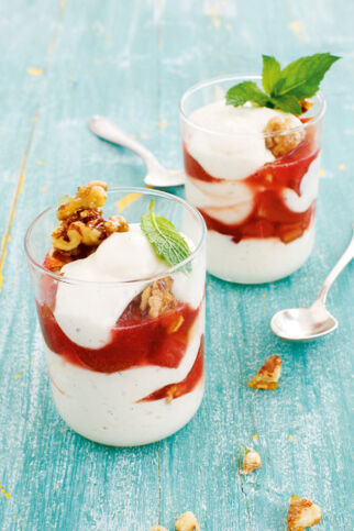 Vanillecreme mit Rhabarberkompott Vanillecreme mit Rhabarberkompott